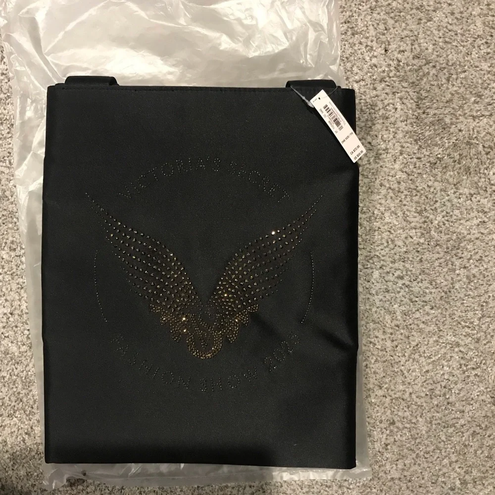 Victoria’s Secret Fashion Show 2025 Bag - Picture 2 of 4